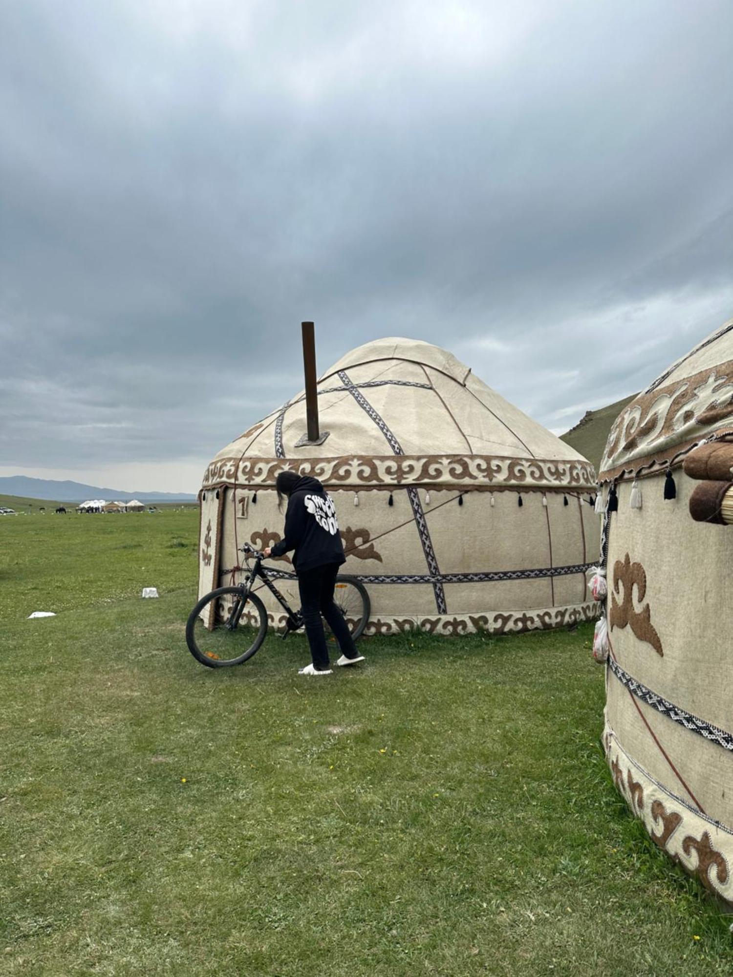 Yurt Camp Azamat At Song Kol Lake Bagysh Zewnętrze zdjęcie